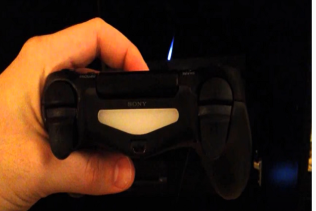 PS4 Controller flashing orange